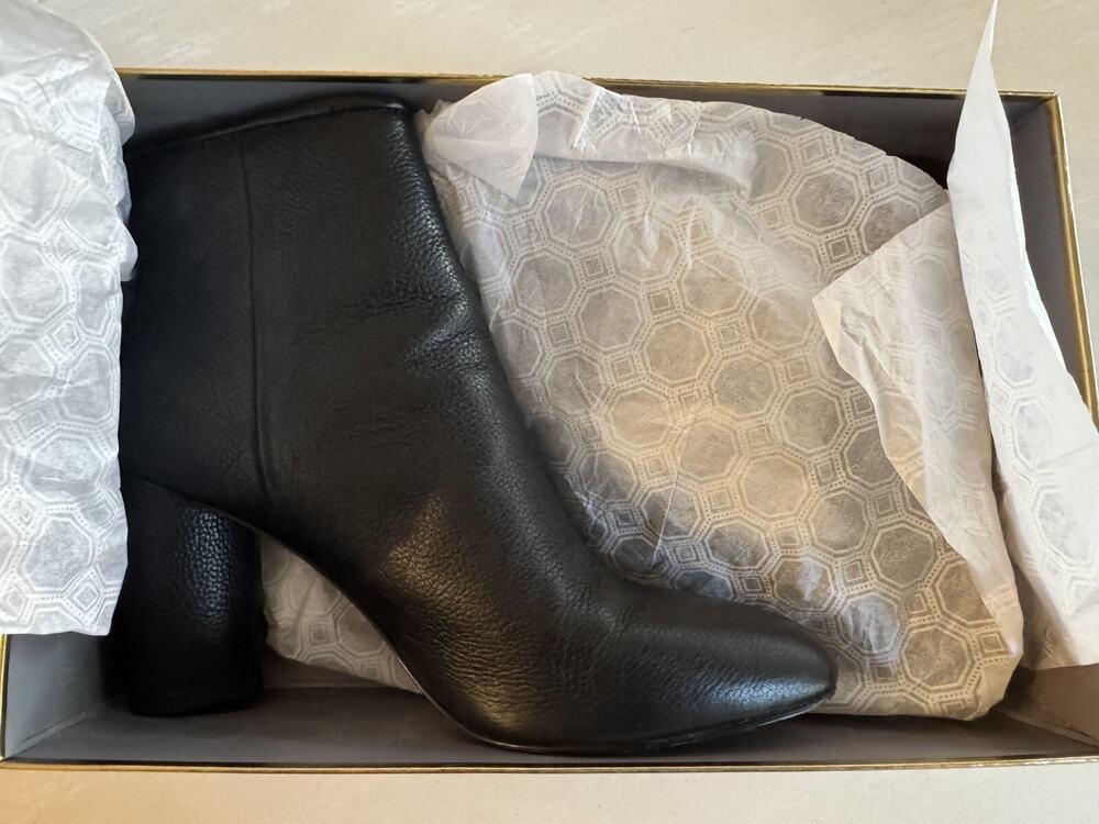Louise Et Cie Lo-Zyda Bootie Black Leather Almond Toe Size 8M